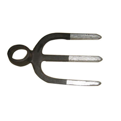 30020120 Horquilla de excavación forjada de tres púas con ojo de agujero ovalado, azada de jardín y rastrillo